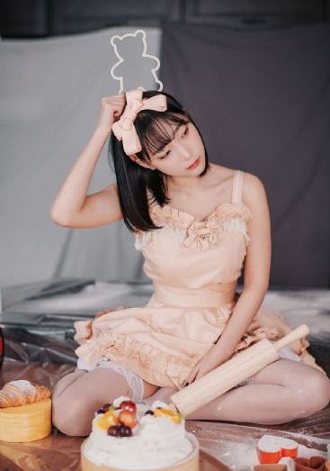 女生跪地上的头像_高清完整视频